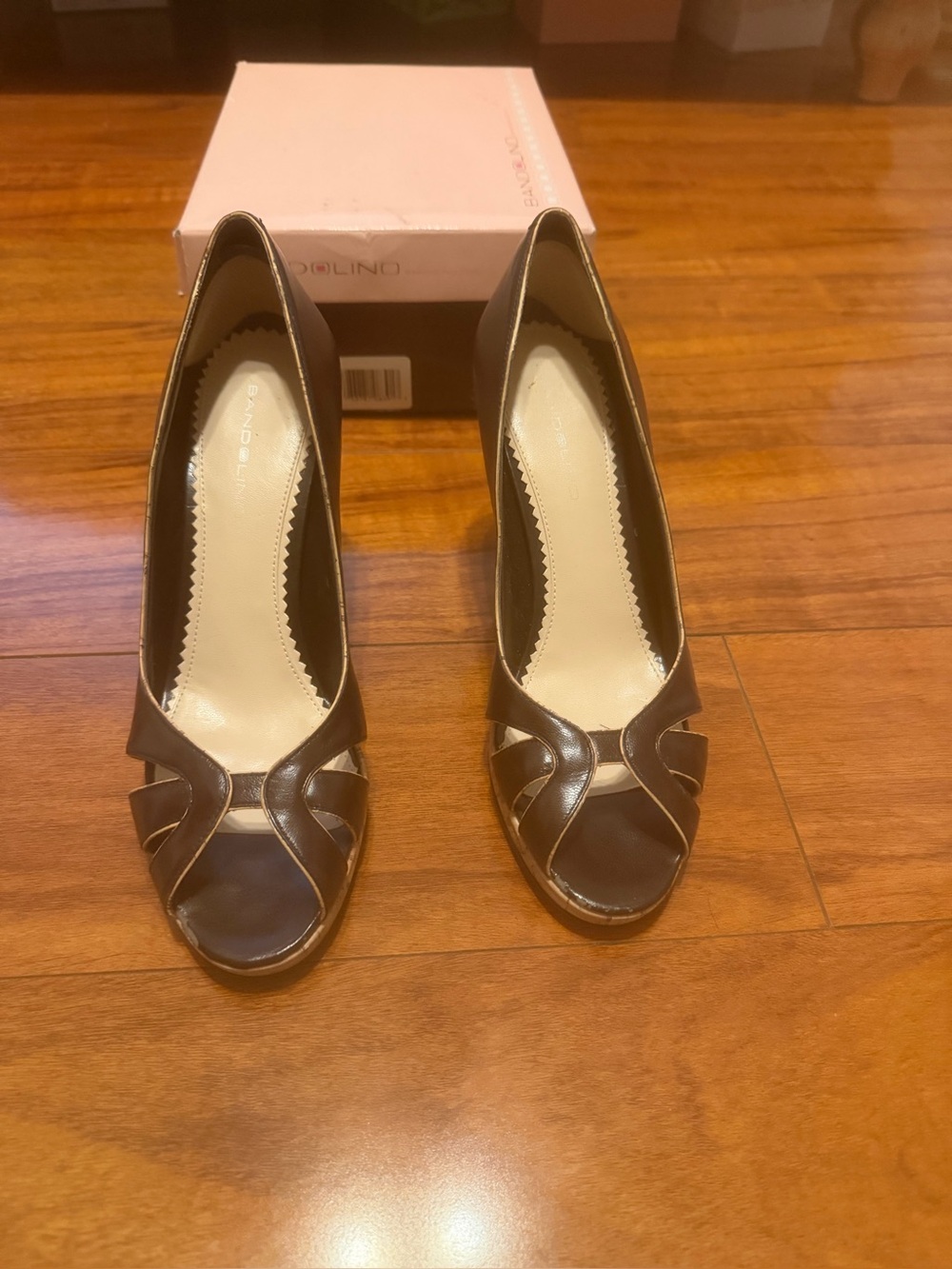 UNWORN with SCUFFS Bandolino Brown Open-Toe Cutout Pumps
